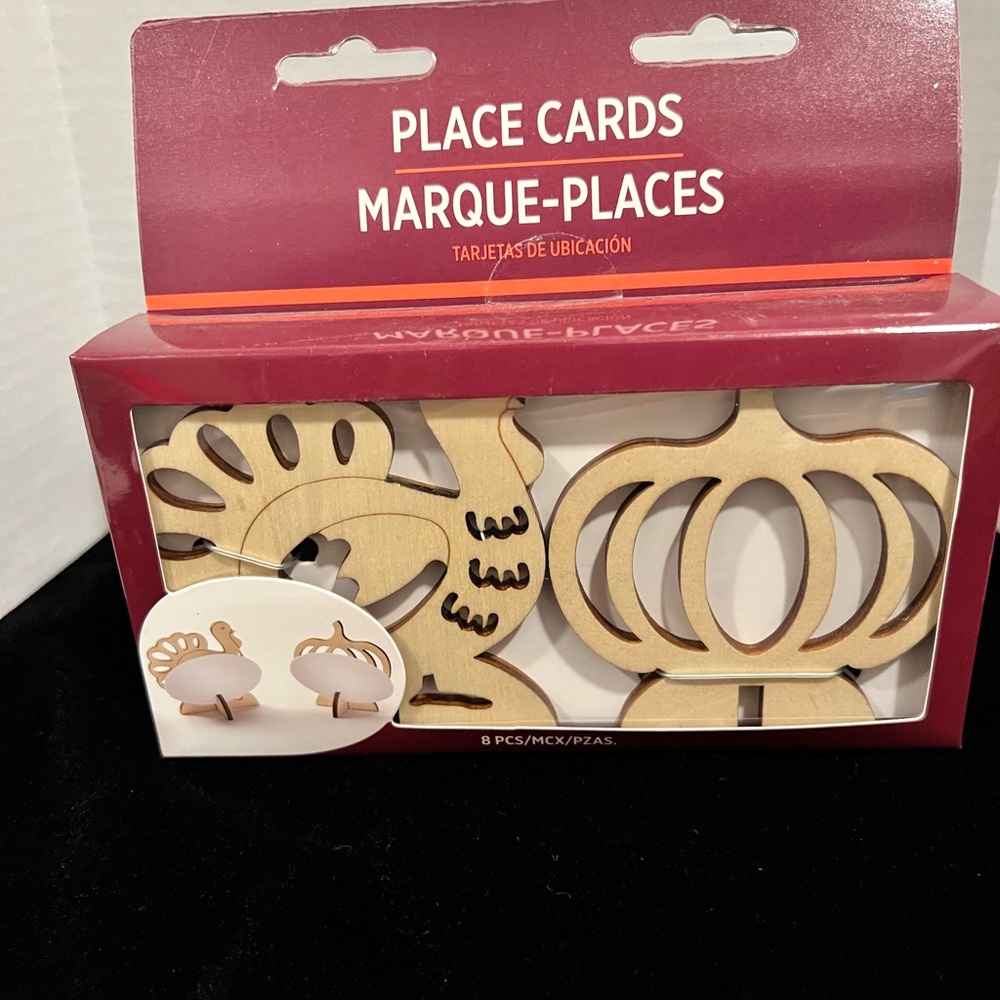 NIB Thanksgiving 8-Pc Wooden Place Card Holder Set